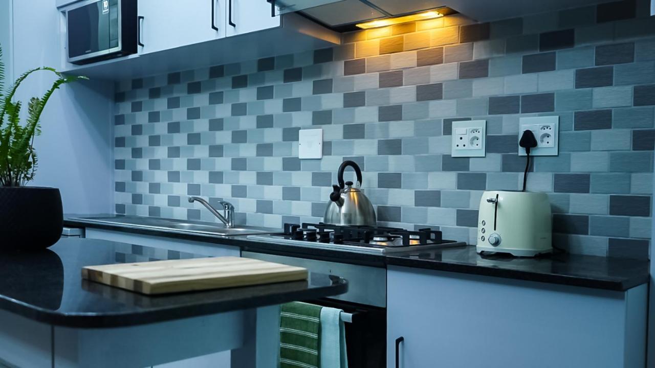 1-Bedroom Apartment With Secure Basement Parking ステレンボッシュ エクステリア 写真